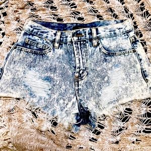 F21 mid rise denim shorts